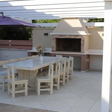 Villa Olivia - New And Modern House With Pool, Souna, Jacuzzi & Playground, Liznjan - Istra Εξωτερικό φωτογραφία